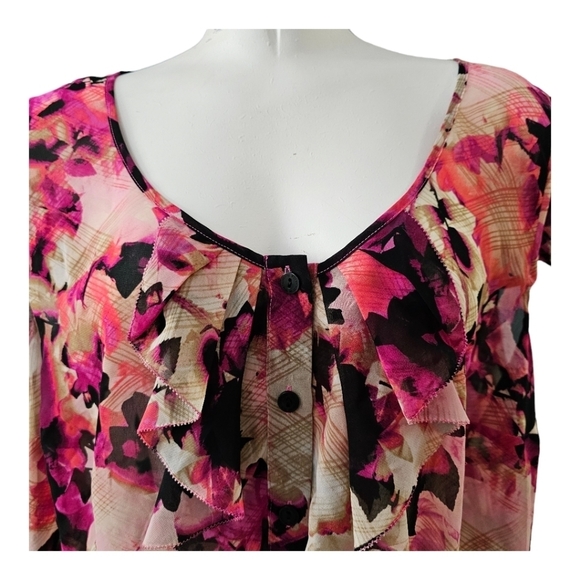 Floral Cap Sleeve top XL - XXL, pinks and black, ruffled neckline - Picture 5 of 7